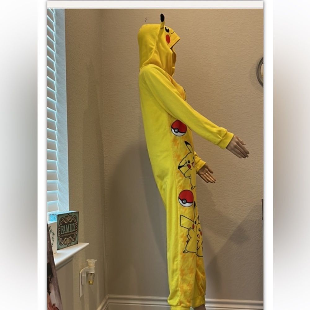 Pokémon Picachu onesie - Picture 3 of 7